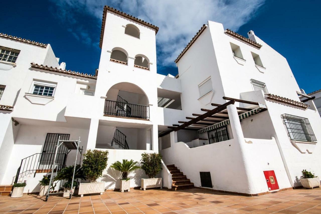 Puerto De La Duquesa Beach Apartment Castillo de Sabinillas Exterior photo